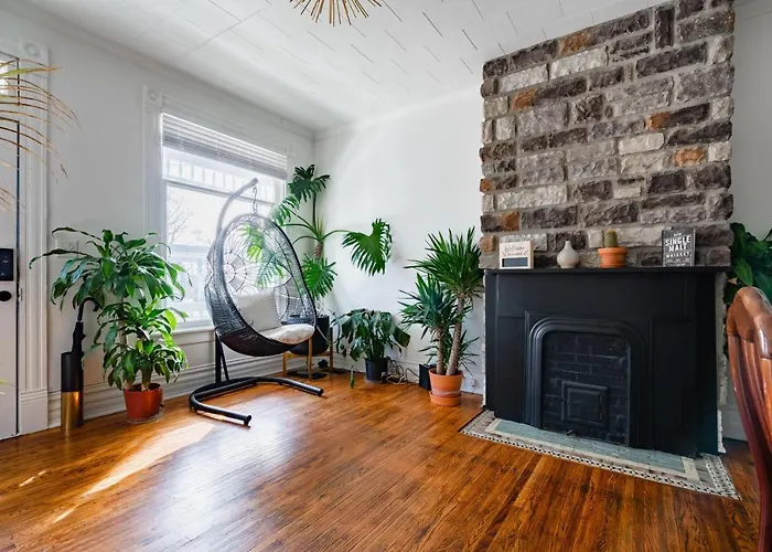 Jungle House Luxury Homes - Downtown Short North - Steps To Convention Center & Nationwide Arena - Sleeps Up To 11 - Free Parking - Over 5,800 Five Stars Holiday home Columbus