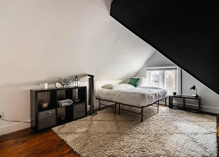 Jungle House Luxury Homes - Downtown Short North - Steps To Convention Center & Nationwide Arena - Sleeps Up To 11 - Free Parking - Over 5,800 Five Stars Holiday home