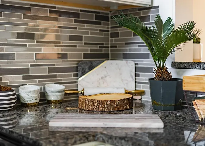 Holiday home Jungle House Luxury Homes - Downtown Short North - Steps To Convention Center & Nationwide Arena - Sleeps Up To 11 - Free Parking - Over 5,800 Five Stars Columbus