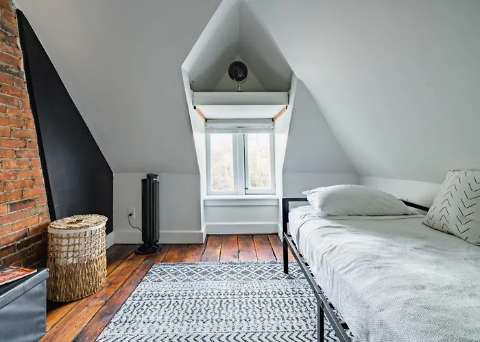 Jungle House Luxury Homes - Downtown Short North - Steps To Convention Center & Nationwide Arena - Sleeps Up To 11 - Free Parking - Over 5,800 Five Stars Holiday home *