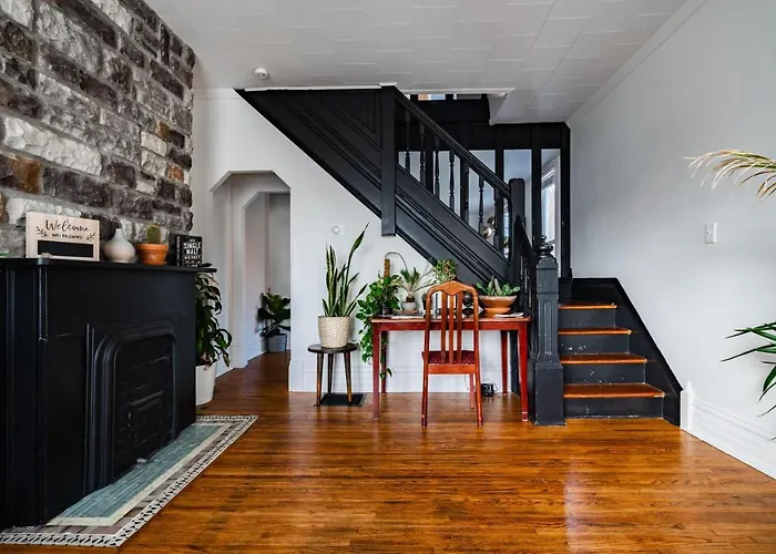 Jungle House Luxury Homes - Downtown Short North - Steps To Convention Center & Nationwide Arena - Sleeps Up To 11 - Free Parking - Over 5,800 Five Stars Holiday home
