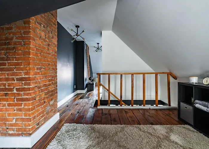 Jungle House Luxury Homes - Downtown Short North - Steps To Convention Center & Nationwide Arena - Sleeps Up To 11 - Free Parking - Over 5,800 Five Stars Holiday home *