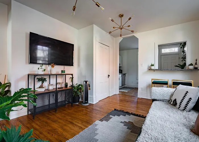 Jungle House Luxury Homes - Downtown Short North - Steps To Convention Center & Nationwide Arena - Sleeps Up To 11 - Free Parking - Over 5,800 Five Stars * Columbus
