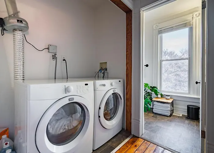 Jungle House Luxury Homes - Downtown Short North - Steps To Convention Center & Nationwide Arena - Sleeps Up To 11 - Free Parking - Over 5,800 Five Stars