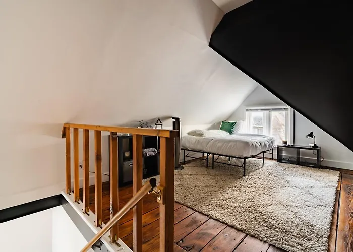 Jungle House Luxury Homes - Downtown Short North - Steps To Convention Center & Nationwide Arena - Sleeps Up To 11 - Free Parking - Over 5,800 Five Stars Holiday home *