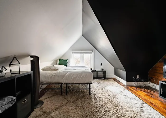 Holiday home Jungle House Luxury Homes - Downtown Short North - Steps To Convention Center & Nationwide Arena - Sleeps Up To 11 - Free Parking - Over 5,800 Five Stars Columbus