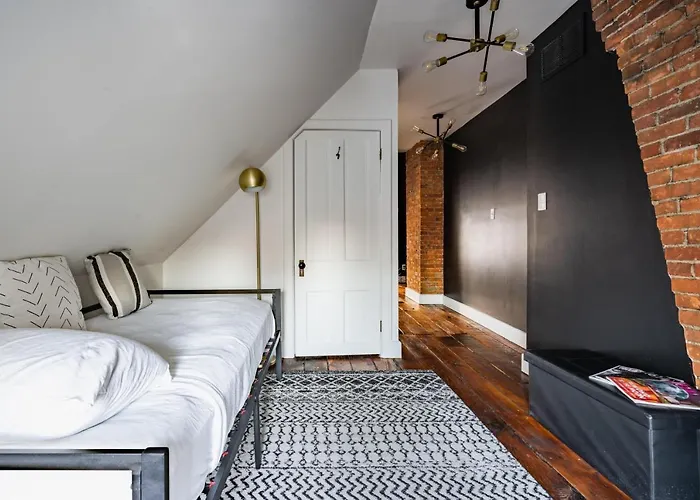 Jungle House Luxury Homes - Downtown Short North - Steps To Convention Center & Nationwide Arena - Sleeps Up To 11 - Free Parking - Over 5,800 Five Stars Holiday home Columbus