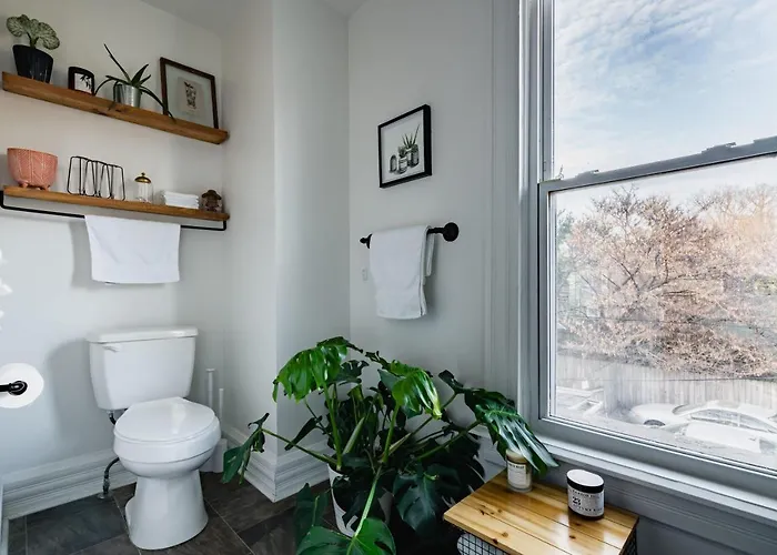 Jungle House Luxury Homes - Downtown Short North - Steps To Convention Center & Nationwide Arena - Sleeps Up To 11 - Free Parking - Over 5,800 Five Stars Holiday home