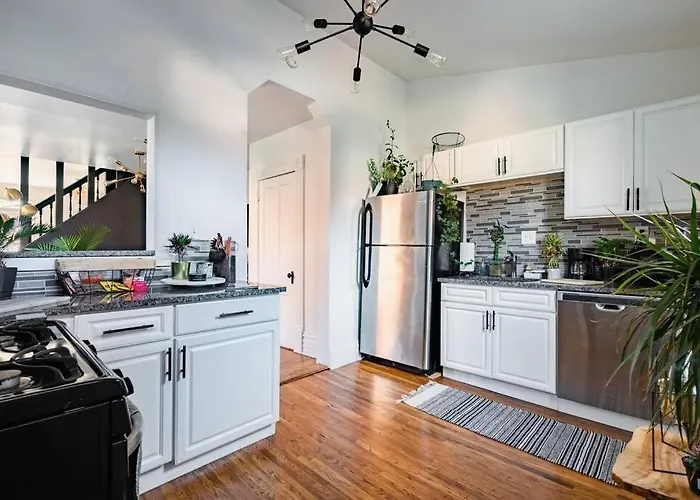 Holiday home Jungle House Luxury Homes - Downtown Short North - Steps To Convention Center & Nationwide Arena - Sleeps Up To 11 - Free Parking - Over 5,800 Five Stars Columbus