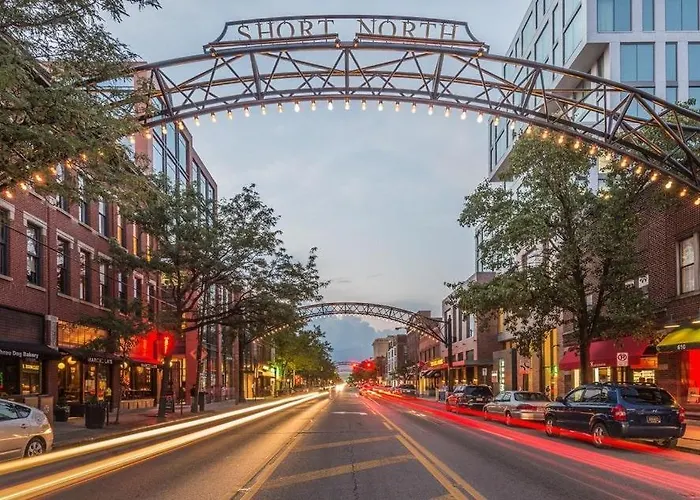 Jungle House Luxury Homes - Downtown Short North - Steps To Convention Center & Nationwide Arena - Sleeps Up To 11 - Free Parking - Over 5,800 Five Stars Holiday home Columbus